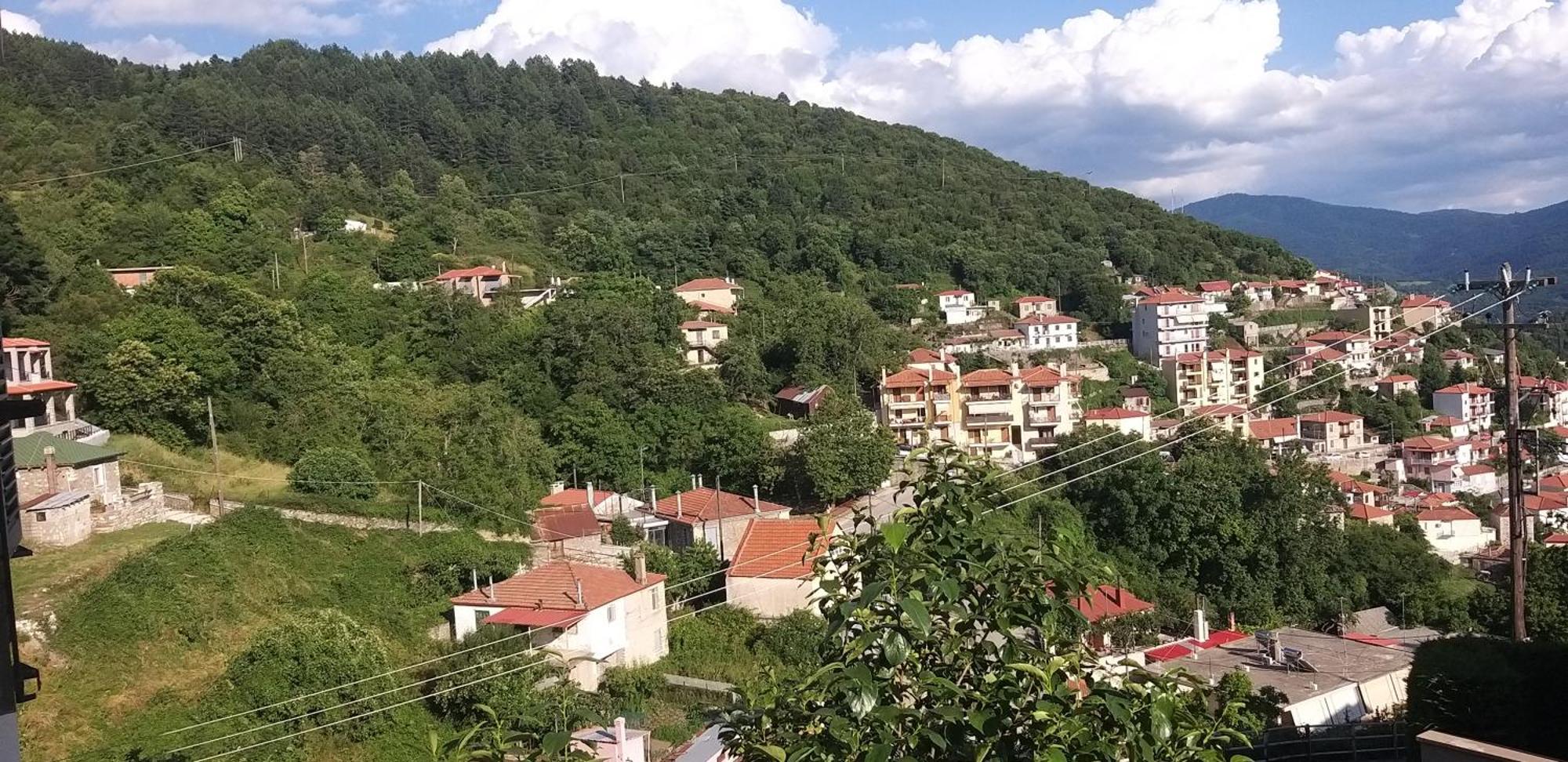 Το Σπίτι Της Ευτυχίας Στούντιο Daire Karpenísion Dış mekan fotoğraf
